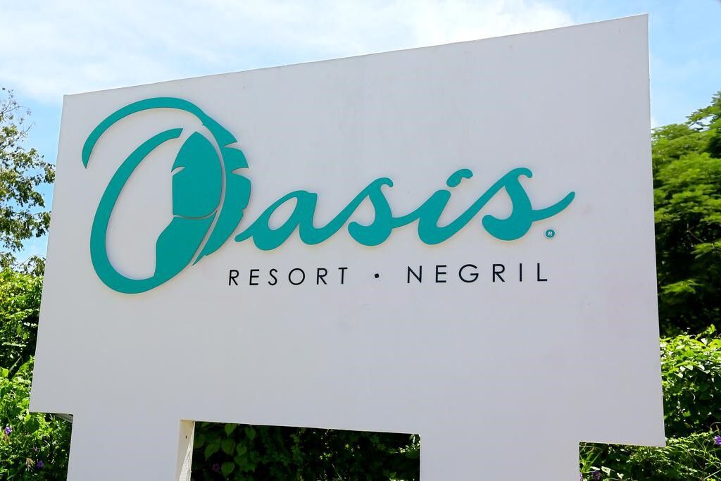 Oasis Resort เนกริล ภายนอก รูปภาพ